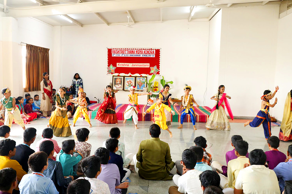 RVK - Banashankari Celebrates Sri Krishna Janmashtami with Devotion and Dahi Handi (14)