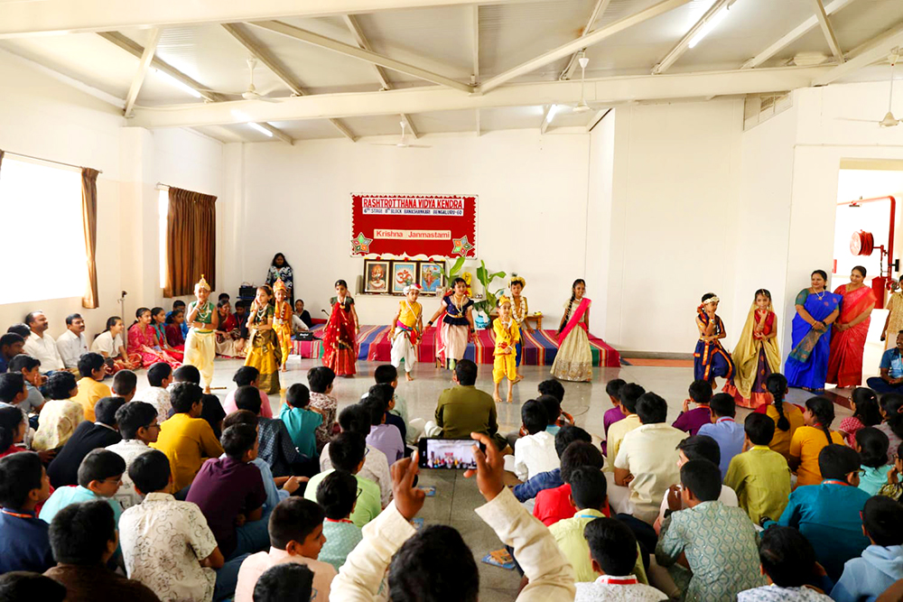 RVK - Banashankari Celebrates Sri Krishna Janmashtami with Devotion and Dahi Handi (9)
