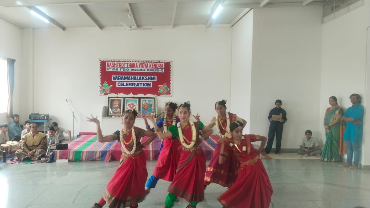 Varamahalakshmi Festival Celebrated at RVK - Banashankari (3)